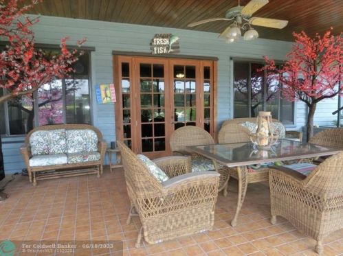 6075 1st St, Vero Beach FL  32968-9521 exterior