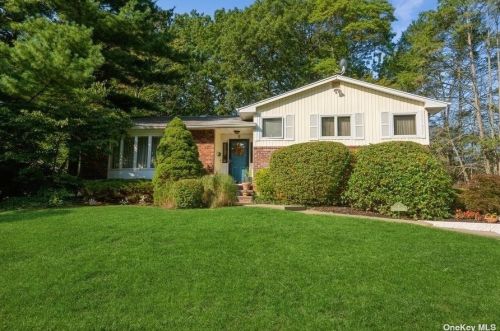 6 Huckleberry Ln, Muttontown, NY 11771-3804