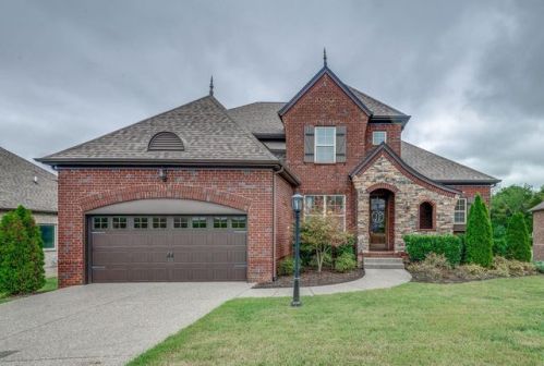 135 Ervin St, Hendersonville, TN 37075-3978
