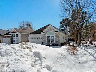 11 Plainview Ct, Panamoka, NY 11961-1641
