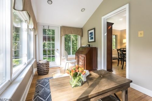 7 Potter Ct, Montclair NJ  07043-1514 exterior