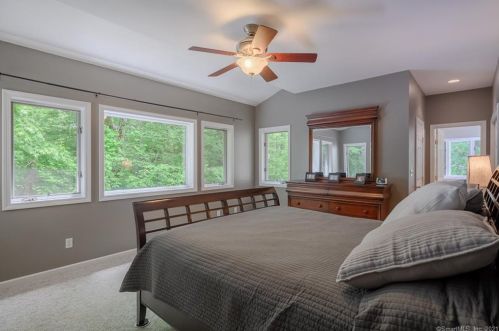 9 New Brg Rd, Brookfield Center CT  06804 exterior