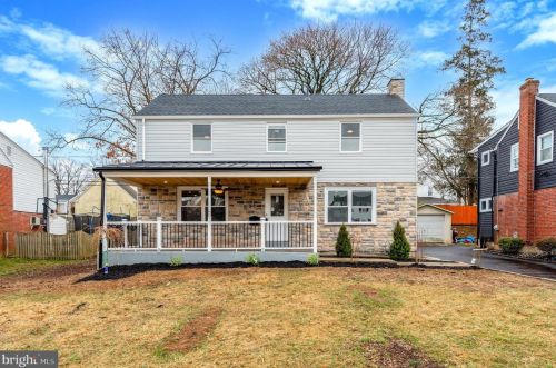 524 Twin Oaks Dr, Pittsburgh, PA 19083-4739