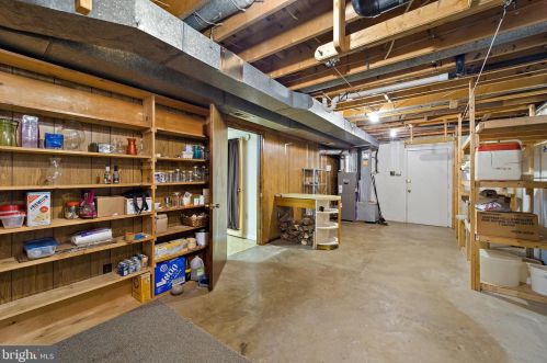 2206 Youngs Dr, Haymarket VA  20169-1534 exterior