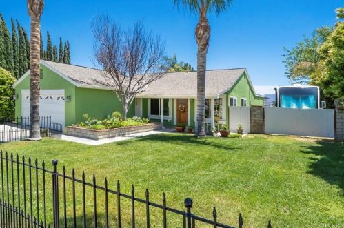 22420 Abordo Dr, Santa Clarita, CA 91350-1540
