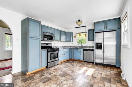 305 Shawnee Trl, Browns Mills NJ  08015-6119 exterior