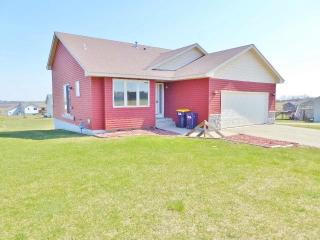882 Grant St, Ellsworth WI  54011-4139 exterior