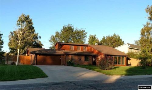 172 Lupine Dr, Torrington, WY 82240-3502