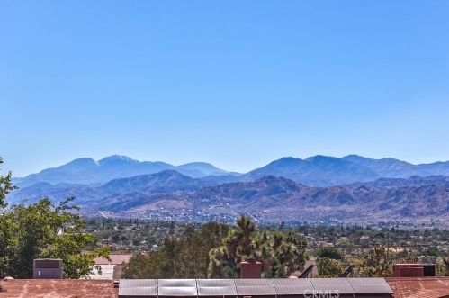 7645 Victoria Ave, Yucca Valley CA  92284-6152 exterior