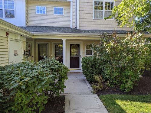 623 Viewpoint Ter, Peekskill NY  10566-6210 exterior