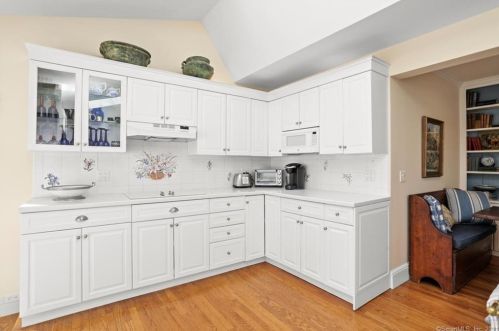 200 Mill Rd, New Canaan CT  06840-4310 exterior