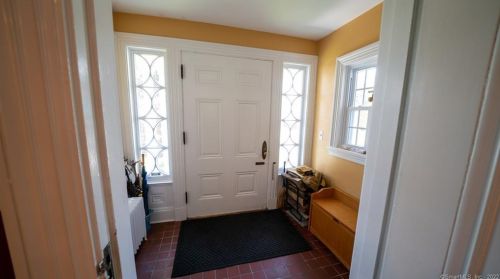 71 Leonard St, Stamford, CT 06906-1011