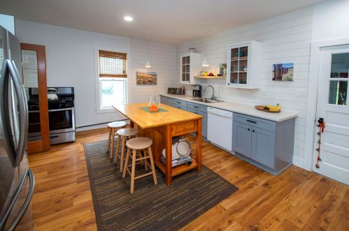 729 Elizabeth St, Oconomowoc, WI 53066-3703