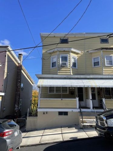 114 6th St, Coaldale, PA 18218-1117