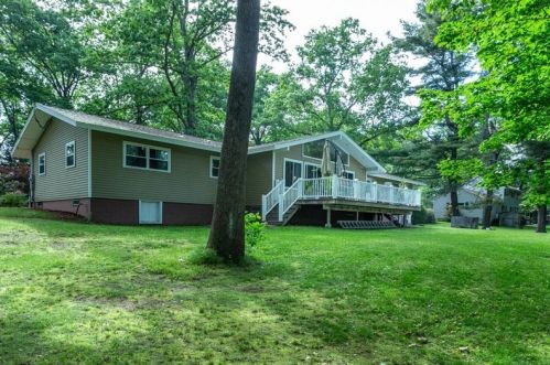 16 Mason Dr, Salem NH  03079-2101 exterior