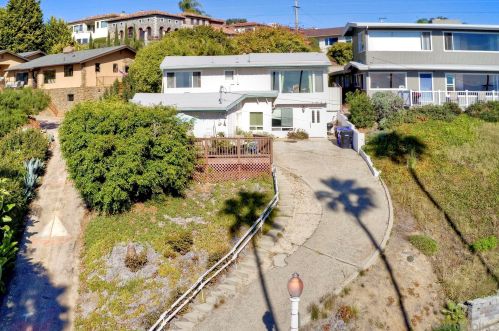 1552 Monmouth Dr, San Diego CA 92109-2247 exterior