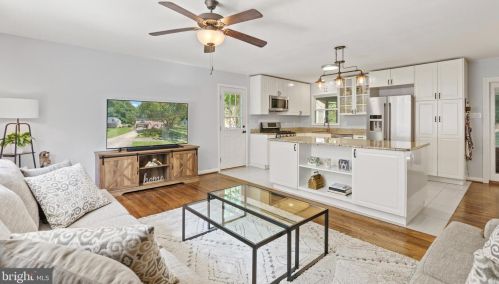 8608 Langport Dr, Springfield VA  22152-3207 exterior