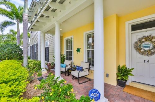 114 Aberdeen Pond Dr, Ruskin, FL 33572-3339