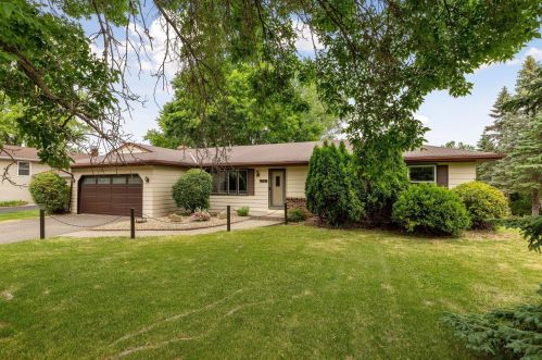 3963 Gresham Ct, Saint Paul, MN 55128-3216