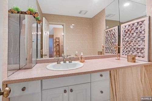 97 Suleski Ct, Mahwah NJ  07430-2961 exterior