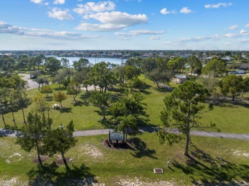 201 4th Pl, Cape Coral FL  33990-1042 exterior