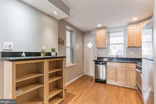 2022 Manton St, Philadelphia PA  19146-4328 exterior