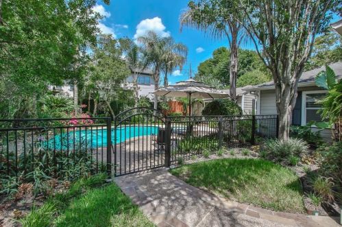 4614 Maple St, Bellaire, TX 77401-5813