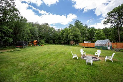 7 Olesen Rd, Derry NH 03038-4847 exterior