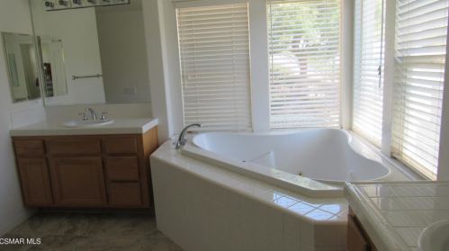 1004 Poplar Ct, Simi Valley CA 93065-6015 exterior