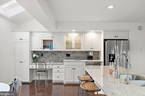 1421 Sugartown Rd, Berwyn PA  19312-1820 exterior