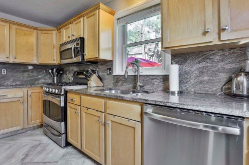12 Shawmut Ave, Nashua, NH 03064-1654