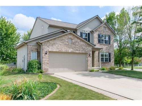 6525 Hyde Park Dr, Zionsville, IN 46077-8258