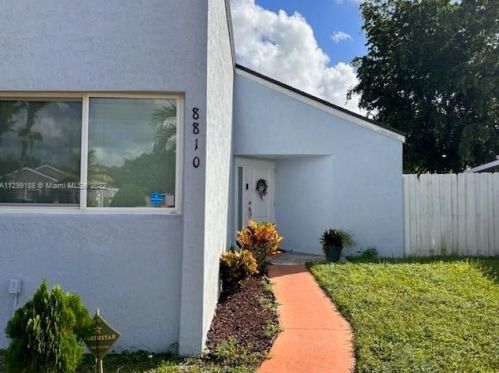 8810 22nd St, Hollywood, FL 33025-2033