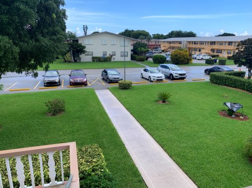 41 Bedford B, West Palm Beach FL  33417-2278 exterior