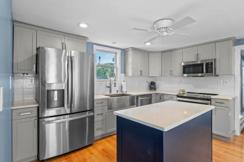 27 Main St, Newton NH  03858-3306 exterior