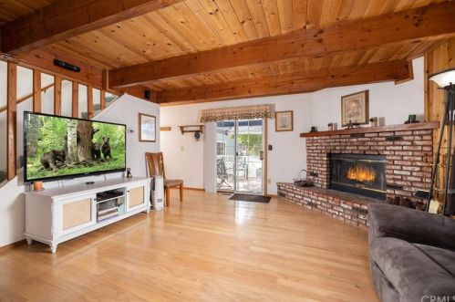 367 Meadow Ln, Big Bear City, CA 92314-9603