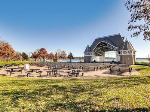 4012 Ewing Ave, Minneapolis MN 55410-1020 exterior