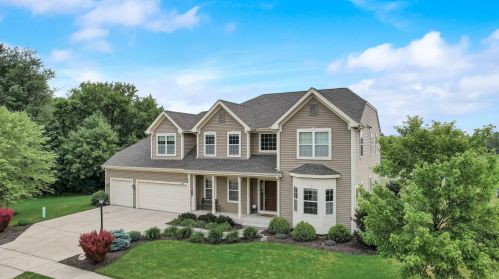 1379 Mamerow Ln, Oconomowoc, WI 53066-6901