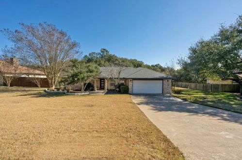 810 Meadow Oaks Dr, Mount Sharp TX  78620-3678 exterior