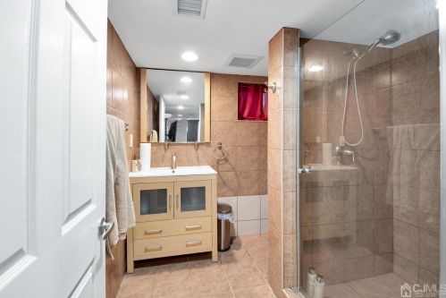 54 Martin Ter, Woodbridge NJ  07095-3413 exterior