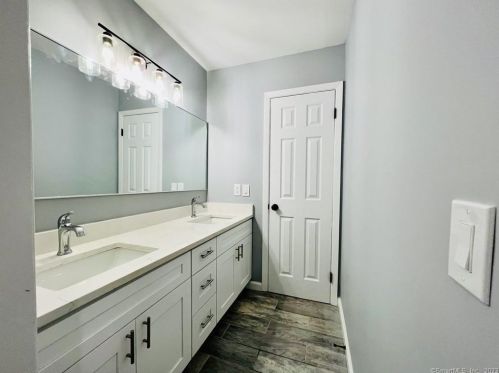 20 Barnum Rd, Danbury CT  06811-2936 exterior