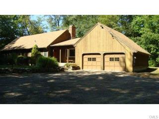 233 Judd Rd, Bridgeport CT  06612-1025 exterior