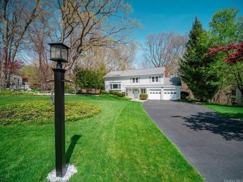 80 Dunwoodie Ct, Yorktown Hgts, NY 10598-2207