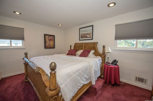 28 Hammond Rd, Elwood NY  11731-4810 exterior