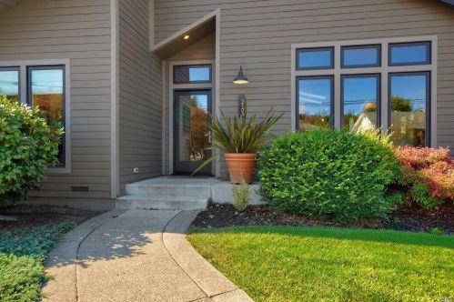 2105 Northwood Dr, Santa Rosa, CA 95404-2534