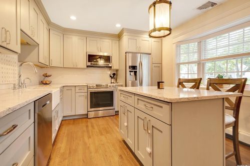 429 Hillside Ave, West Sayville NY  11796-1205 exterior