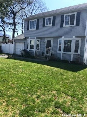 78 Palmetto St, Central Islip, NY 11722-2807