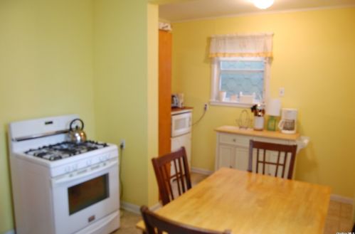 86-30 90th St, Jamaica, NY 11421-1328