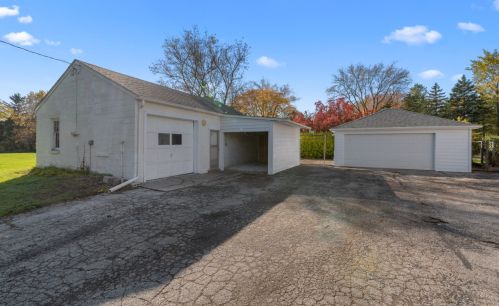 11153 Oriole Ln, Thiensville, WI 53092-4917