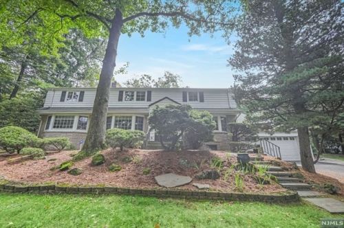 27 Lane Dr, Englewood, NJ 07631-3734